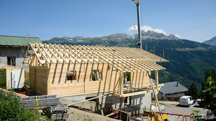 Fin d'après midi de la 2ème journée de pose du chalet