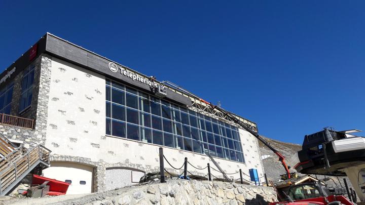 Vue d'ensemble du chantier. Gare du téléphérique de l'Olympique à Val-d'Isère