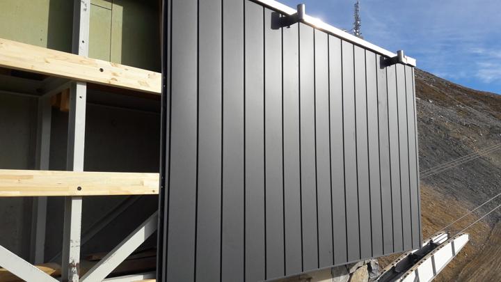 Pose du nouveau bardage aluminium gris anthracite