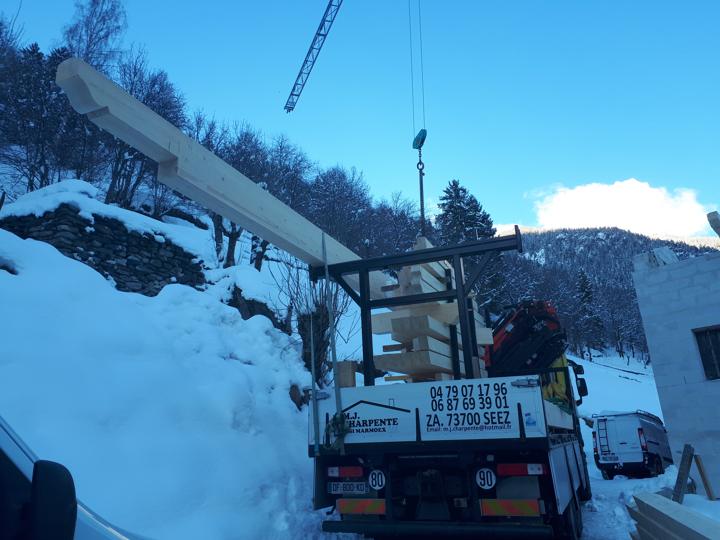 Déchargement de toutes les pannes et bois de la charpente