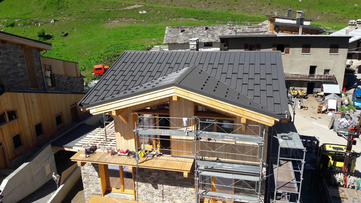 Construction d'une charpente sur la commune de Tignes Les Boisses