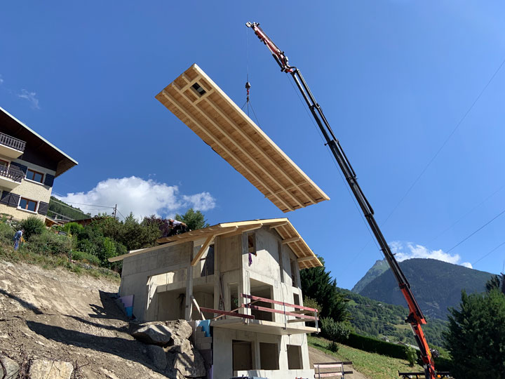 Pose des panneaux de toiture