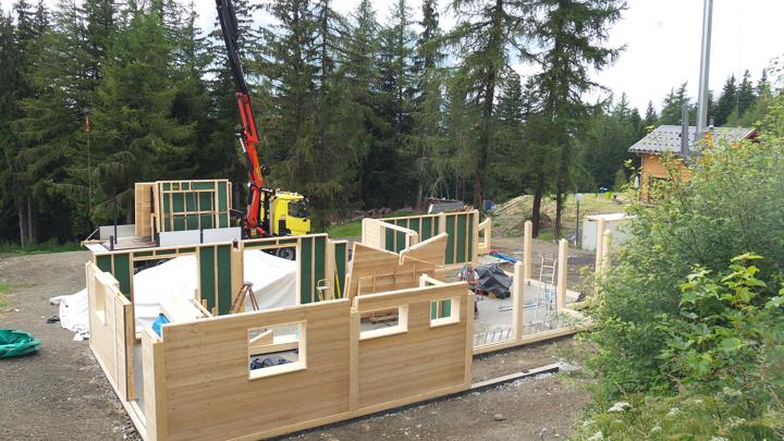 La rapidité de l'assemblage d'un chalet à ossature bois est impressionnante