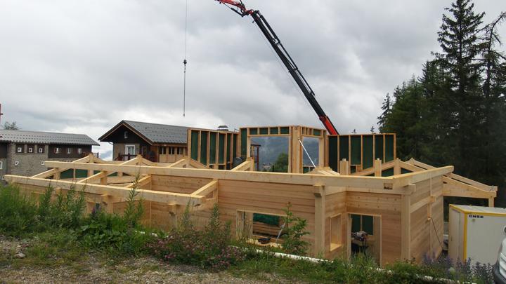 Partie arrière du chalet à ossature bois en pleine construction