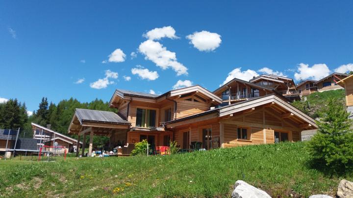 Chalet à ossature bois dans le hameau Courbaton, fin des travaux