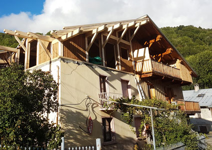 Ossature bois sur le dernier niveau d'une maison à Seez