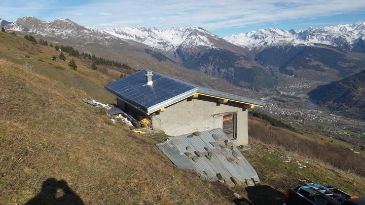 Toiture terminée, le chalet d'alpage est reparti pour un bon siècle tranquille