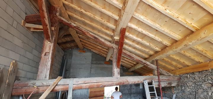 L'avantage de refaire un toit totalement, c'est de profiter d'une charpente apparente avec une isolation par dessus