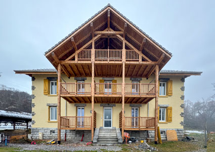 Fin de pose de la charpente, jacobine et balcons terrasses