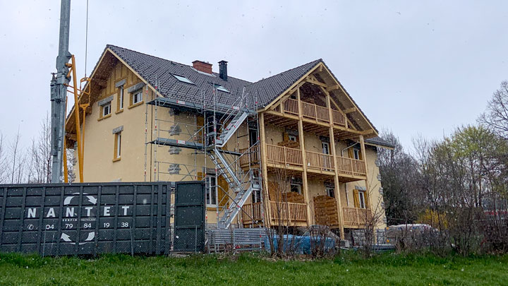 Plan général de la maison vue de côté avec jacobine et balcons terrasses